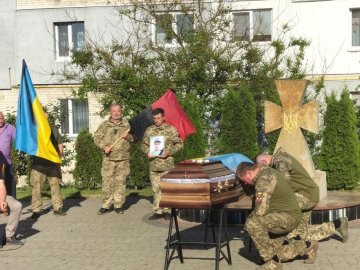 Був наймолодшим сином у родині: на Волині провели в останню дорогу 20-річного Героя Євгена Куденьчука