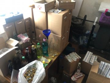 Волинянин організував підпільний алкоцех у власному будинку. ФОТО