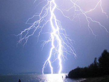 У волинянку влучила блискавка: жінка загинула