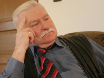 Лех Валенса нагородить Євромайдан премією