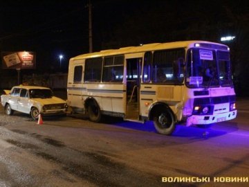 Аварія в Луцьку: легковик в'їхав у автобус. ФОТО