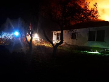 На Волині згоріло приміщення покинутої лікарні. ФОТО