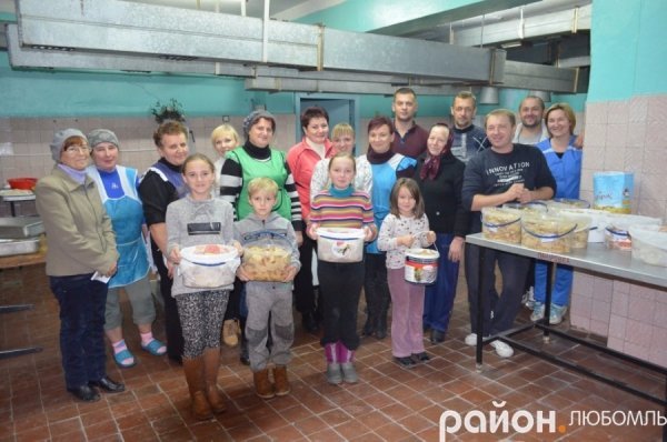 У Любомлі ліпили вареники для бійців на Схід