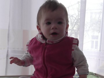 Півторарічній Оленці з Нововолинська потрібна родина