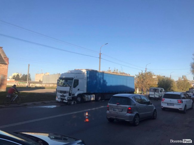 На Карпенка-Карого – ДТП: рух суттєво ускладнений 