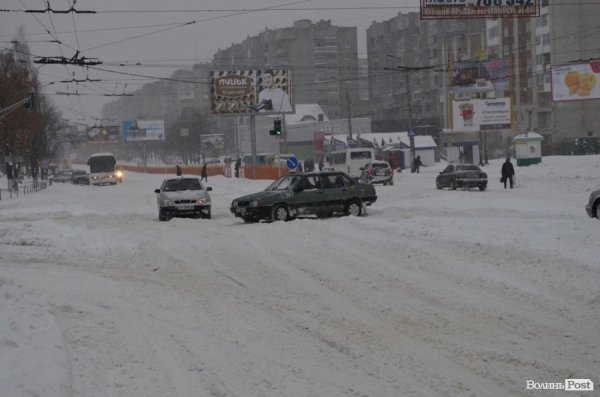 Як Луцьк замело снігом. ФОТО