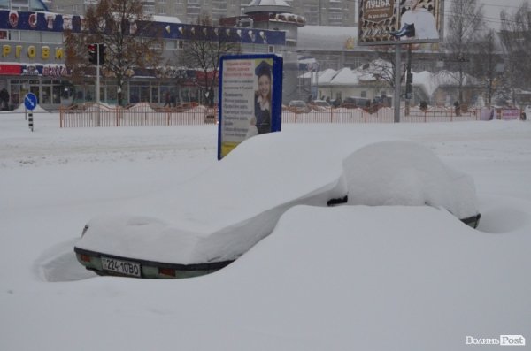 Як Луцьк замело снігом. ФОТО