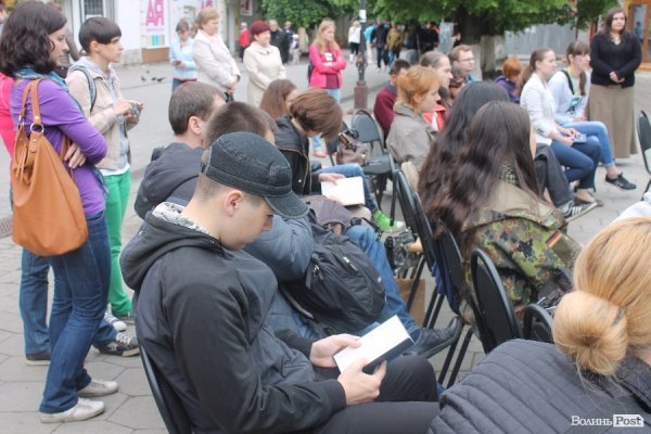 Маленький світ великої людини: у Луцьку лунали вірші Героя Небесної сотні. ФОТО