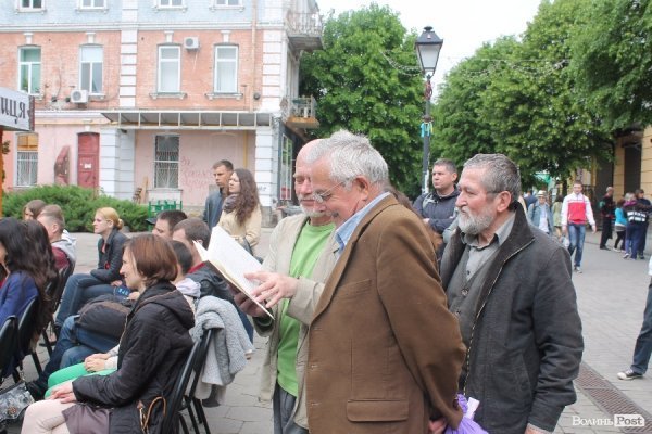 Маленький світ великої людини: у Луцьку лунали вірші Героя Небесної сотні. ФОТО