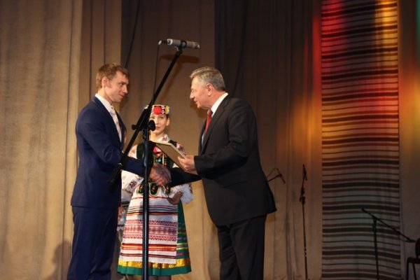 У Луцьку освітян привітали зі святом. ФОТО