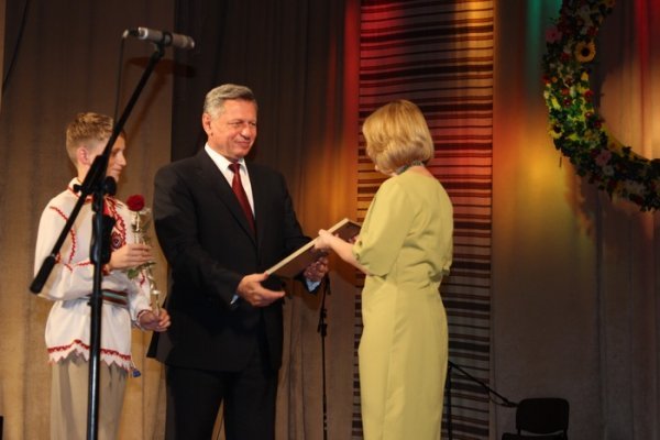 У Луцьку освітян привітали зі святом. ФОТО