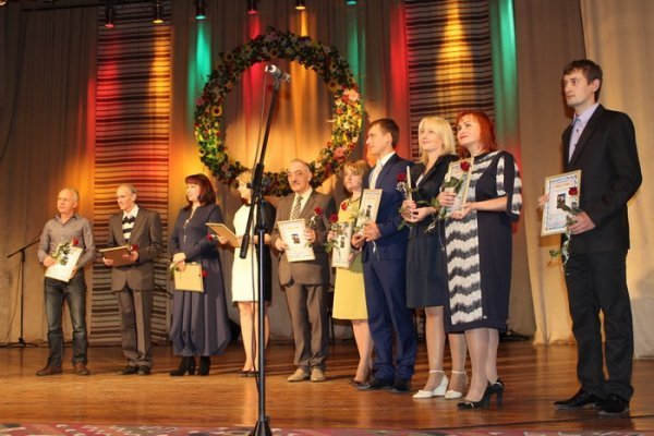 У Луцьку освітян привітали зі святом. ФОТО