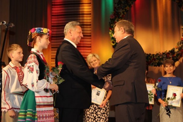 У Луцьку освітян привітали зі святом. ФОТО