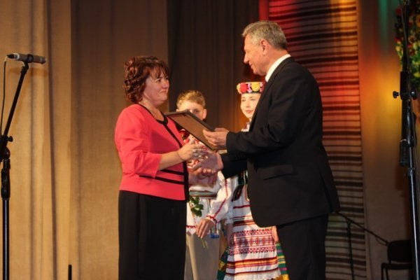 У Луцьку освітян привітали зі святом. ФОТО