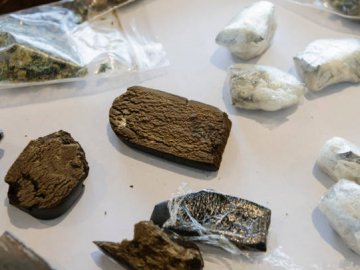 Прикордонники пропустили 300 кг гашишу до Польщі, – ДБР