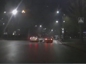 У Луцьку водій, який на «зебрі» збив дівчину, навіть не підійшов до неї. ВІДЕО