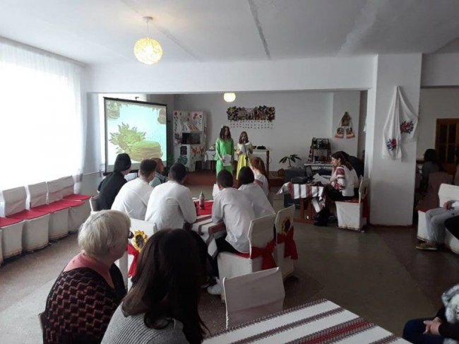 Свято живота: на Волині студенти насмажили млинців за рецептами різних країн світу. ФОТО