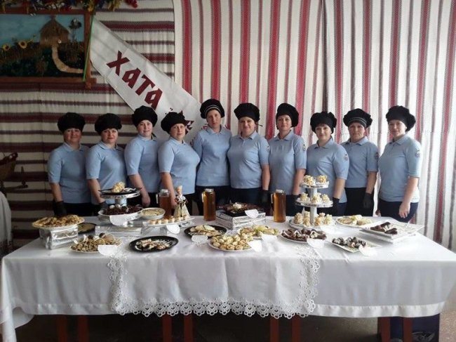 Свято живота: на Волині студенти насмажили млинців за рецептами різних країн світу. ФОТО