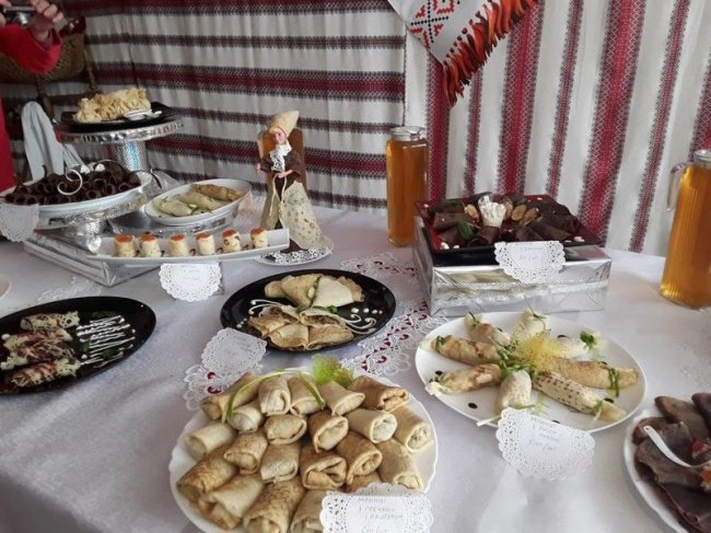 Свято живота: на Волині студенти насмажили млинців за рецептами різних країн світу. ФОТО