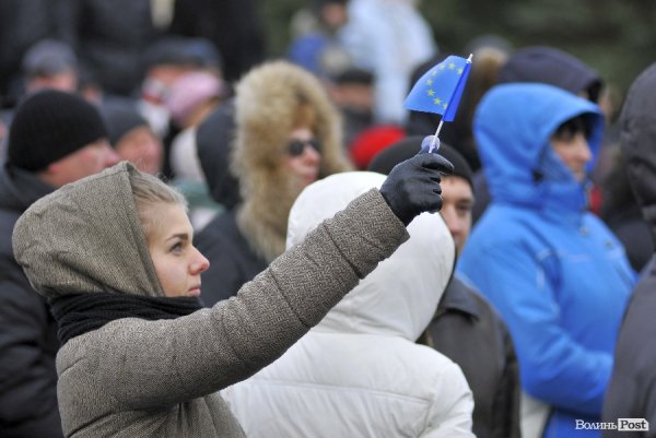 Віче на луцькому Євромайдані. ФОТО