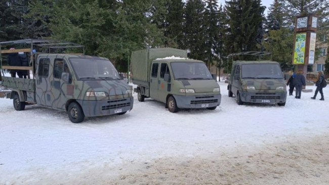 Юні «Бандерівці» з Волині наспівали на дві вантажівки для ЗСУ. ВІДЕО