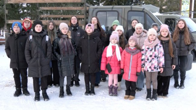 Юні «Бандерівці» з Волині наспівали на дві вантажівки для ЗСУ. ВІДЕО