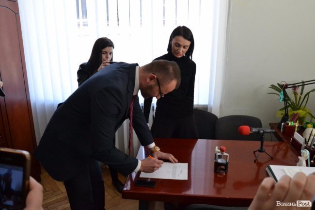 Вусенко віддала печатку Поліщуку, але не визнає законність його роботи