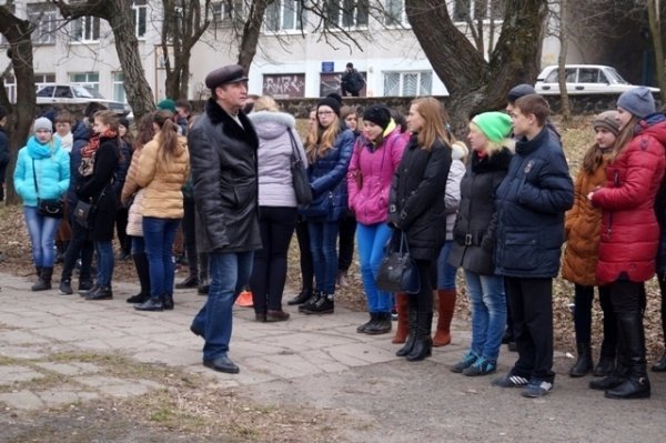 У Луцьку прибирають узбережжя Сапалаївки. ФОТО 