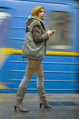 Півсотні людей проїхалося в київському метро без штанів. ФОТО. ВІДЕО