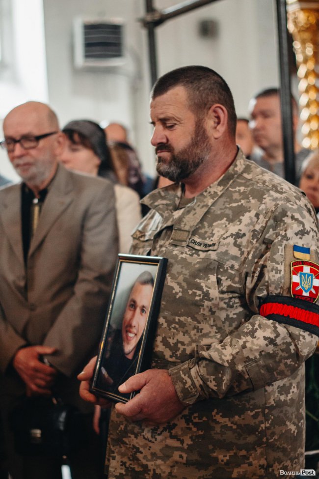 «Історія, яку ми не повинні забувати». У Луцьку віддали останню шану двом захисникам. ФОТО 