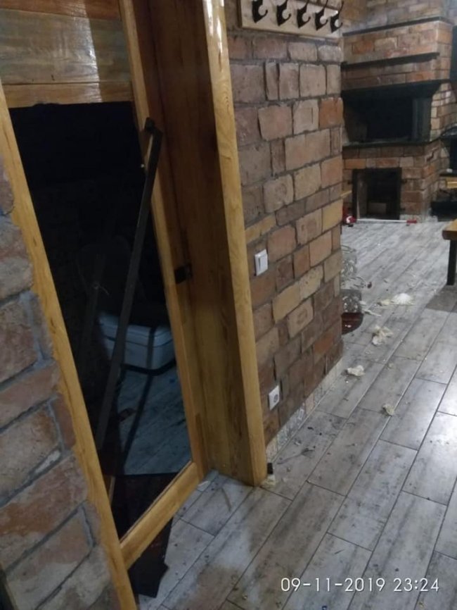 На Волині компанія юнаків розтрощила все у будиночку, де святкувала день народження. ФОТО 