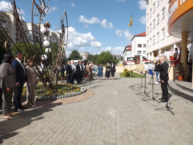 «Коло дружби»: у Сквері майбутнього поблизу волинського перинатального центру посадили туї