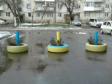 У луцькому парку демонтують обмежувачі руху в дитячому містечку 