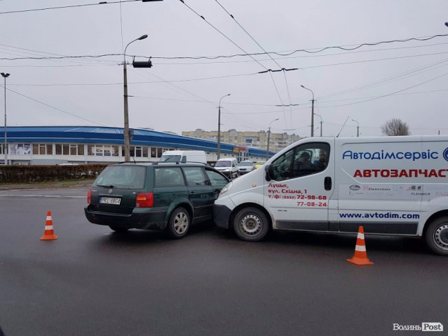 У Луцьку біля «Юванта»  - аварія