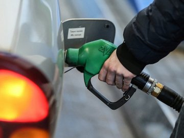 На Волині прокурор «кришував» нелегальну АЗС: як його покарали