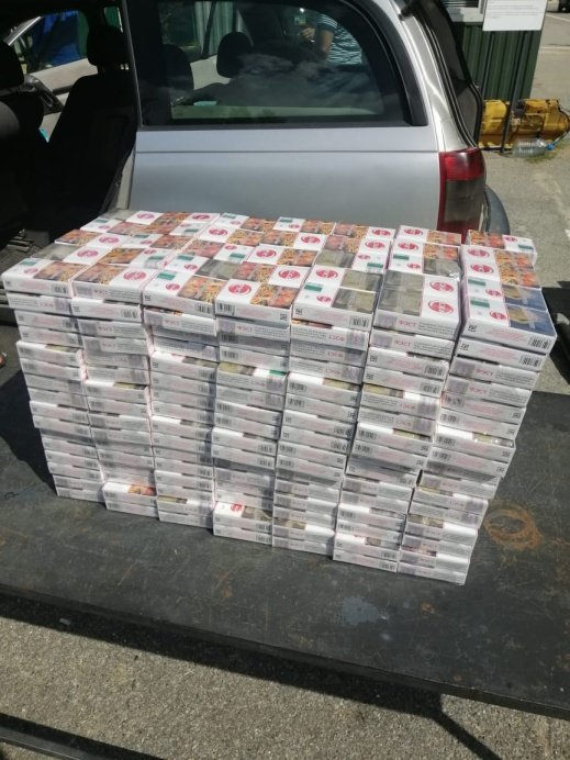 Волинські прикордонники знайшли контрабандні сигарети у паливному баку авто. ФОТО