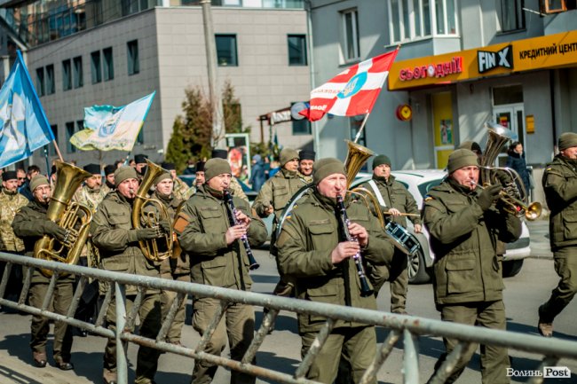 У Луцьку ходою і молитвами вшанували мужність та героїзм добровольців. ФОТО
