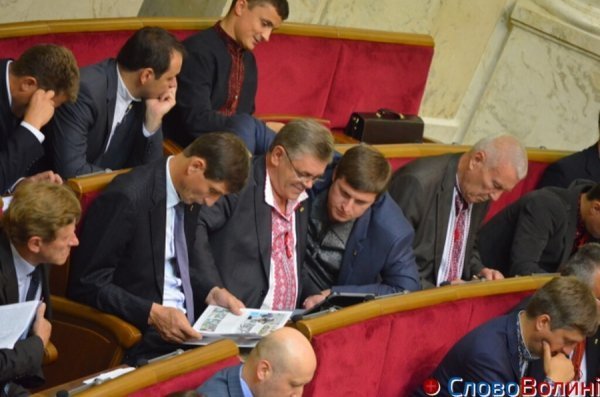 «Читанки» народних депутатів. ФОТО