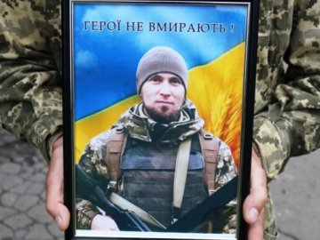 У селі Холонів на честь загиблого Героя Олександра Чирука назвали його рідну вулицю