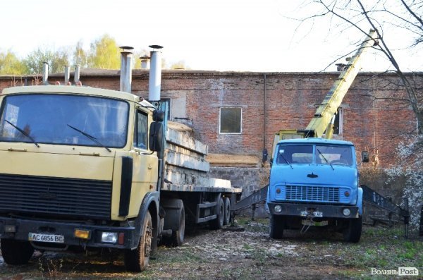 Під Луцьком незаконно розбирали колишню військову частину?