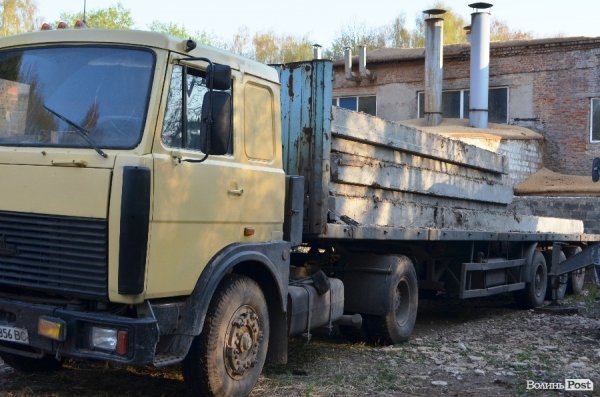 Під Луцьком незаконно розбирали колишню військову частину?
