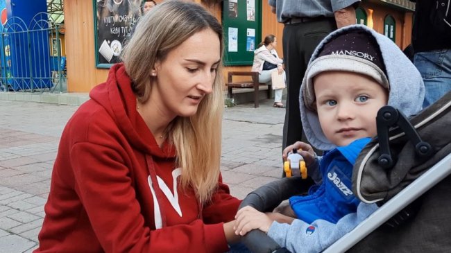 З самого ранку біля луцького ЦНАПу у черзі стоять десятки людей: розповіли причину. ВІДЕО