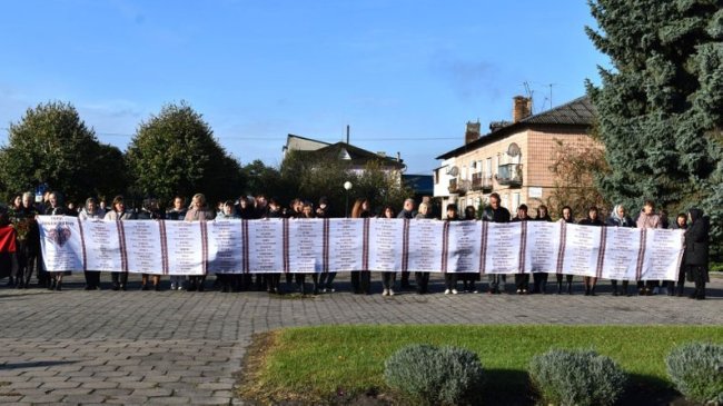 118 імен вишили на рушнику пам'яті, який презентували у громаді на Волині