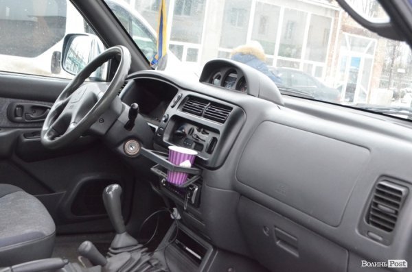 Бійцям «Правого сектору» Волині благодійники подарували позашляховика. ФОТО