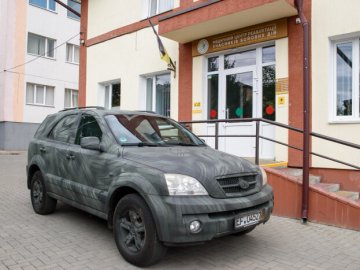 Луцькі медики купили автомобіль для захисників України. ФОТО