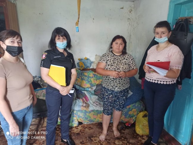 Бруд, безлад та антисанітарія: на Волині перевірили кризові сім'ї. ФОТО