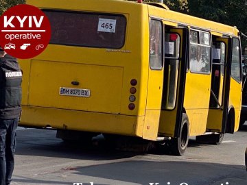 Маршрутка у Києві збила трьох людей, є загиблі. ФОТО