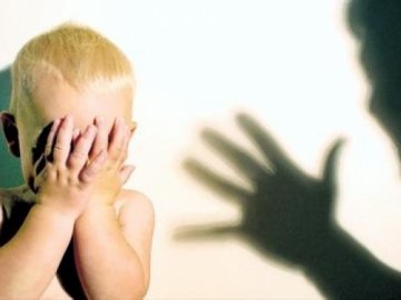 Батьки морили голодом і били: на Харківщині померла 3-річна дитина