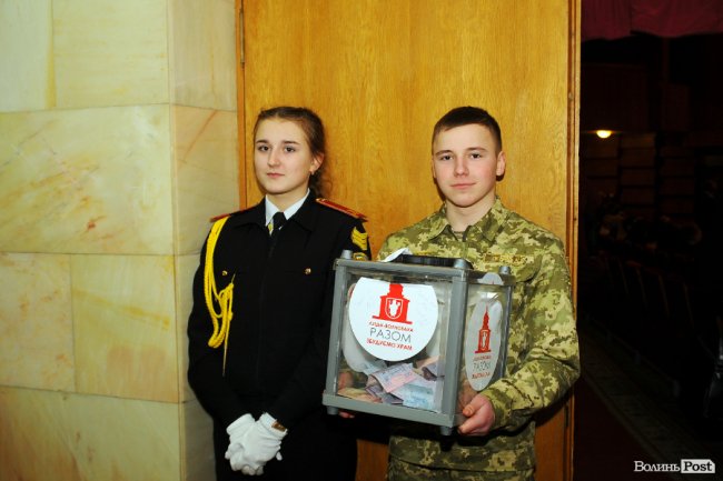 Як на концерті Олега Скрипки в Луцьку збирали гроші на церкву. ФОТО