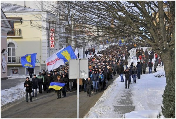 «Євронеділя» в Луцьку: віче, хода та панахида. ФОТО